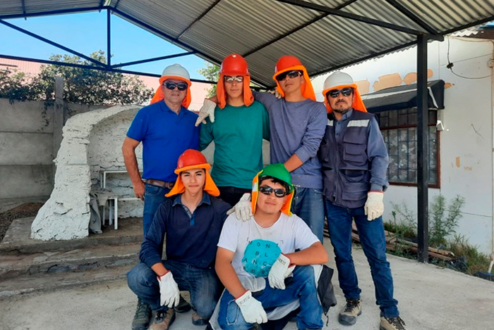 Trabajos realizados por estudiantes de Construcción en Centro de acogida de adulto mayor Fe y Esperanza de La Calera (actividad de vinculación con el medio).